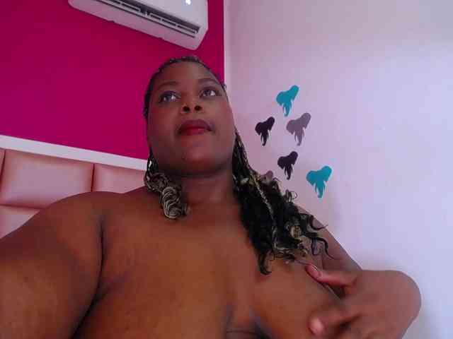 ebony-suggarmommy webcam