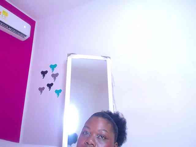 ebony-suggarmommy webcam