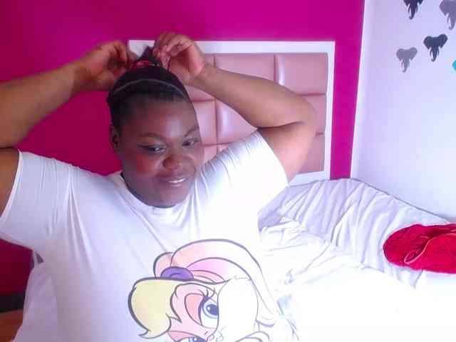 ebony-suggarmommy webcam
