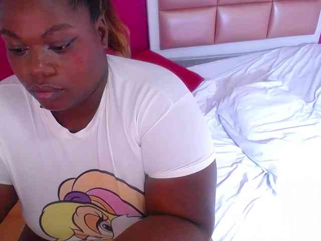 ebony-suggarmommy webcam