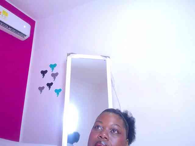 ebony-suggarmommy webcam