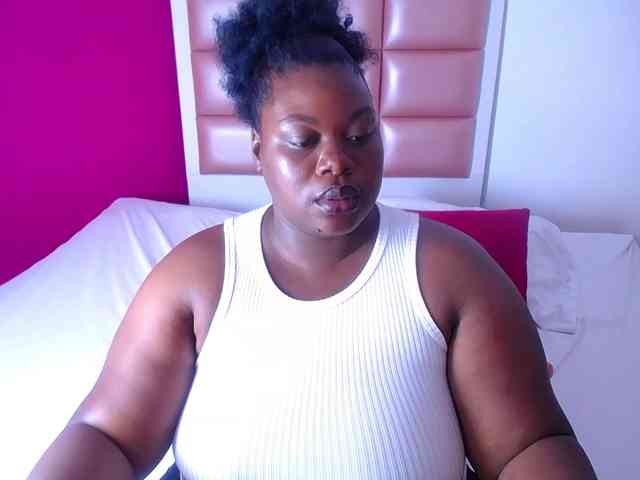 ebony-suggarmommy webcam
