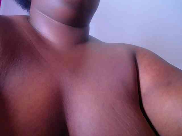 ebony-suggarmommy webcam