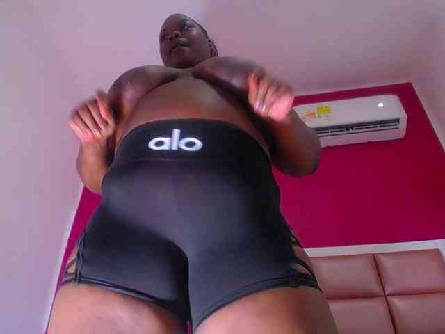 ebony-suggarmommy webcam