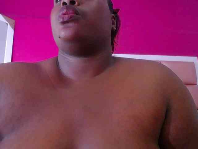 ebony-suggarmommy webcam
