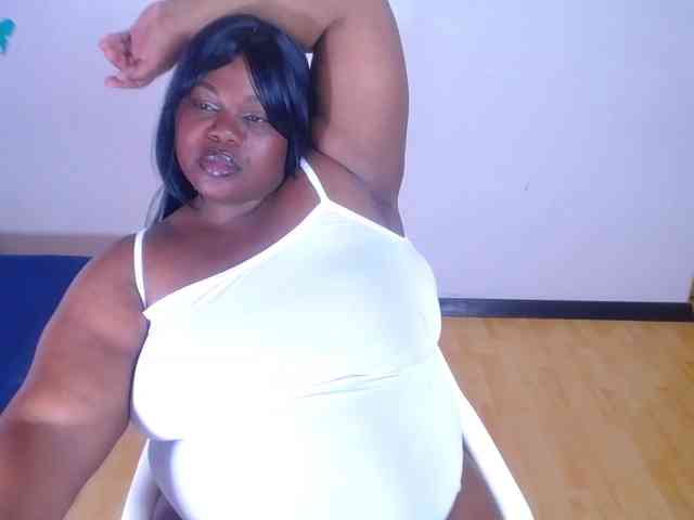 ebony-suggarmommy webcam