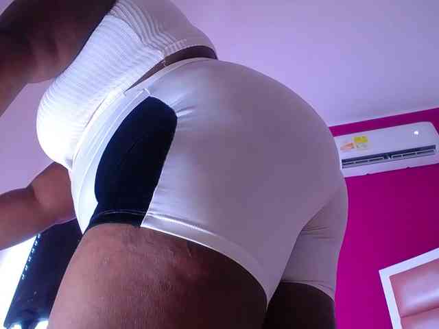 ebony-suggarmommy webcam