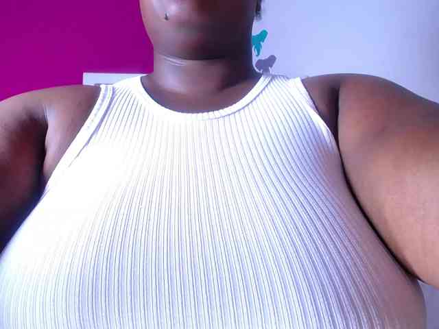ebony-suggarmommy webcam