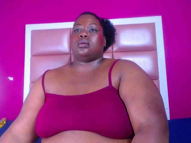 ebony-suggarmommy webcam
