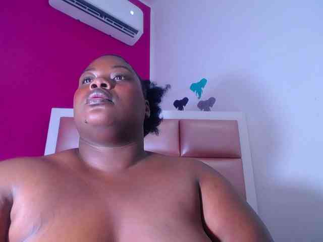 ebony-suggarmommy webcam