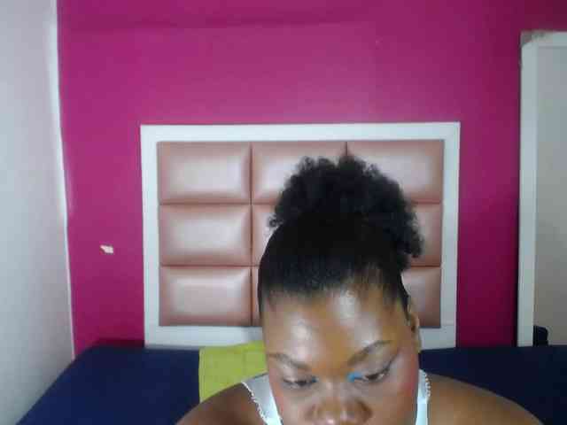 ebony-suggarmommy webcam