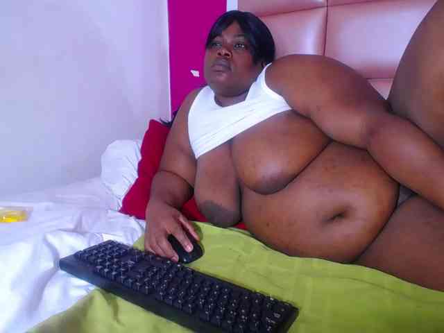 ebony-suggarmommy webcam