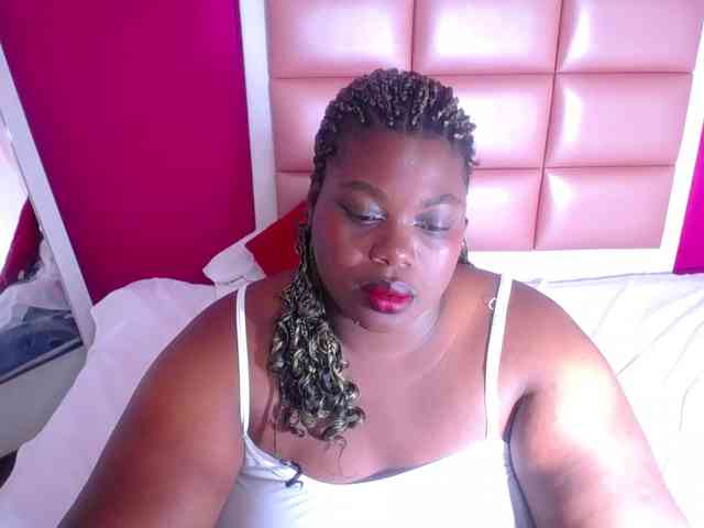 ebony-suggarmommy webcam