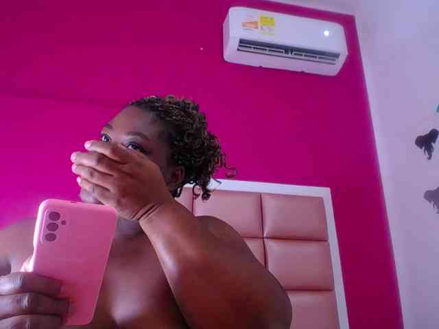 ebony-suggarmommy webcam