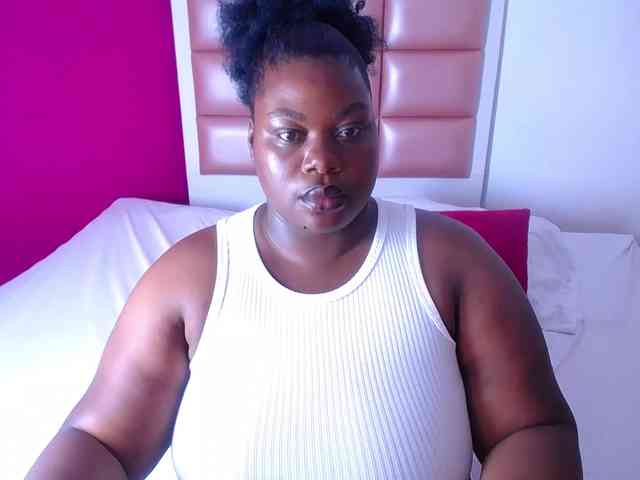 ebony-suggarmommy webcam