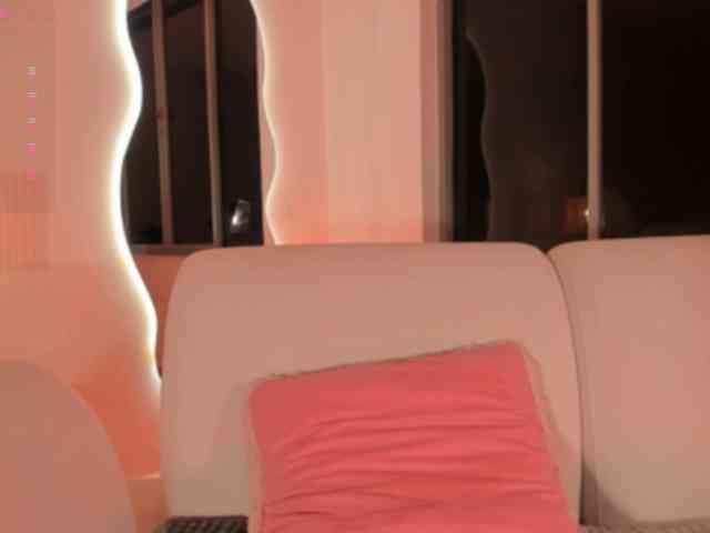 free naked webcam Megan-Holly