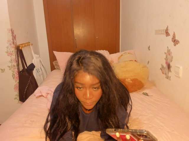 Profile and Statistics for -viioolleettaa- on BongaCams