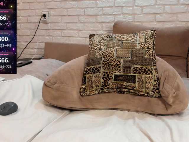 farah-vvv's BongaCams show and profile