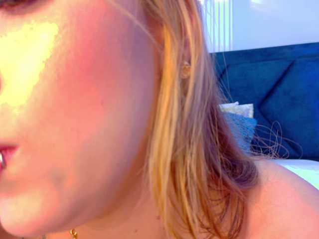 MollyyCruz's BongaCams show and profile