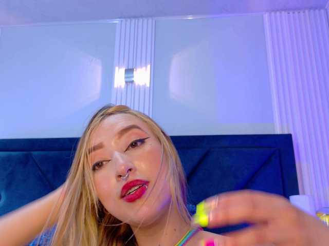 MollyyCruz's BongaCams show and profile