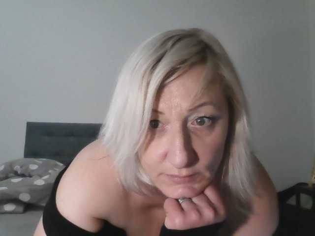 le modèle Sandyforyou est en webcam porno dans un show sur le site bongacams, il possède les tags suivants: White/Caucasian,Blonde,Shaved