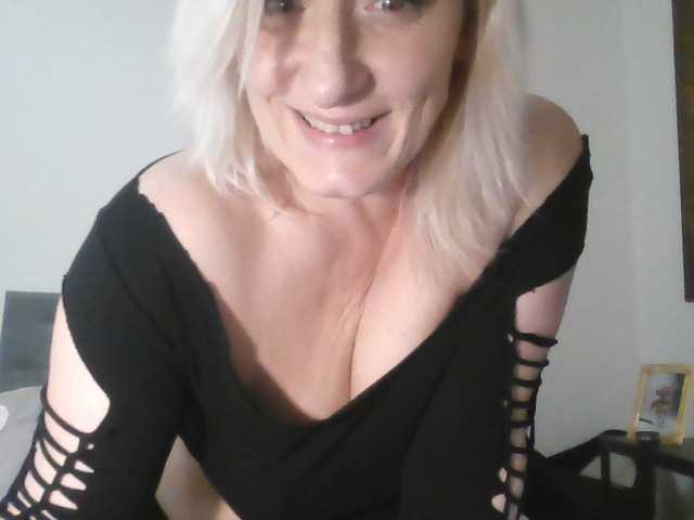 Sandyforyou's BongaCams show and profile