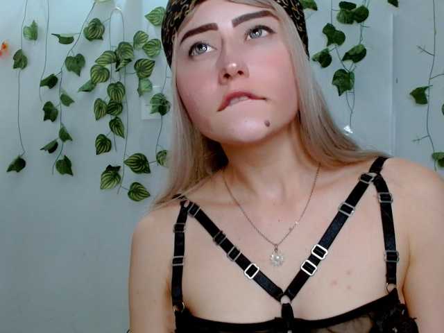 Sabrinaolsons's BongaCams show and profile