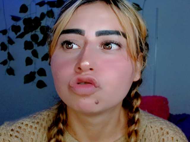 Sabrinaolsons's BongaCams show and profile