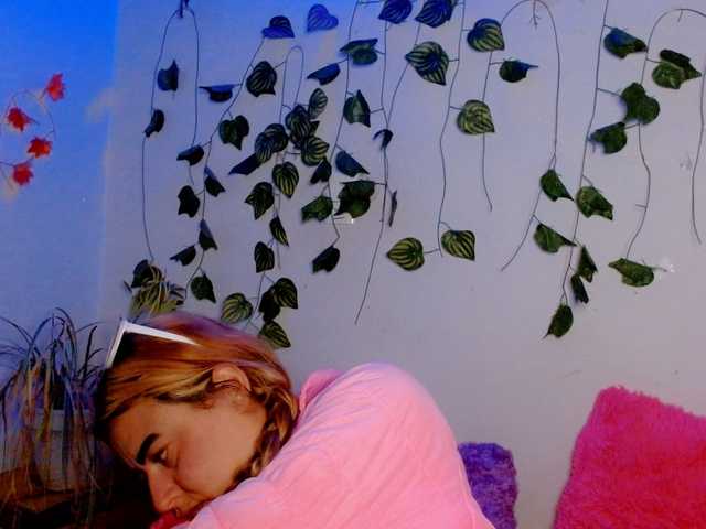 Sabrinaolsons live cam profile