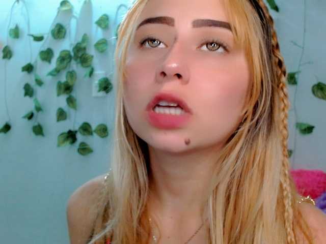 Sabrinaolsons's BongaCams show and profile