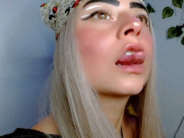 Sabrinaolsons's BongaCams show and profile