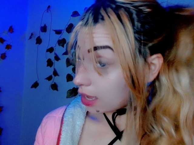 Sabrinaolsons's BongaCams show and profile