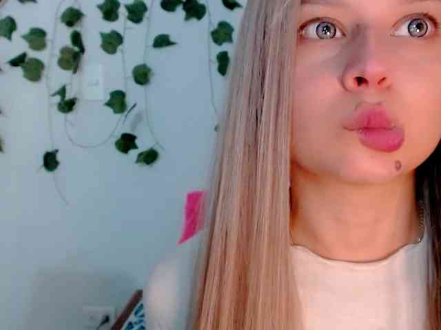Sabrinaolsons webcam