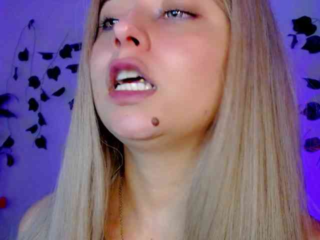 Sabrinaolsons webcam