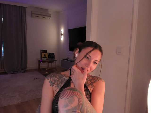 Foxe-Sailey's BongaCams show and profile