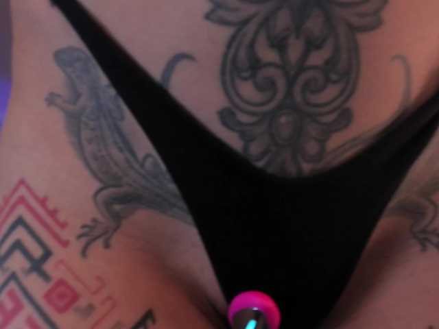 Foxe-Sailey's BongaCams show and profile