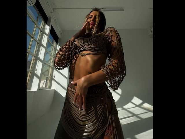 Foxe-Sailey's BongaCams show and profile