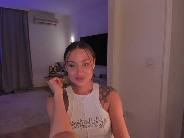 Foxe-Sailey's BongaCams show and profile