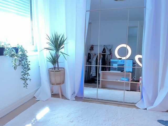 Foxe-Sailey's BongaCams show and profile