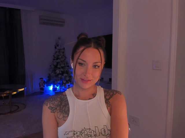 Foxe-Sailey's BongaCams show and profile