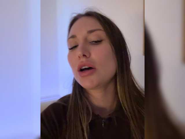 Foxe-Sailey's BongaCams show and profile