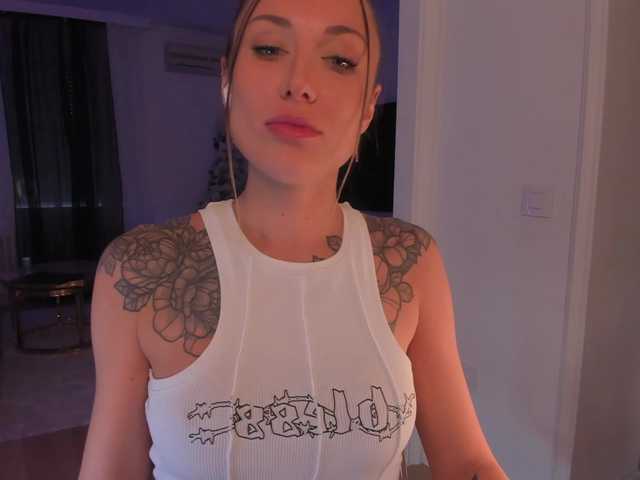 Foxe-Sailey's BongaCams show and profile