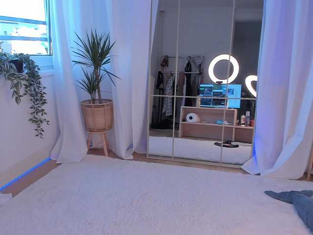 Foxe-Sailey's BongaCams show and profile