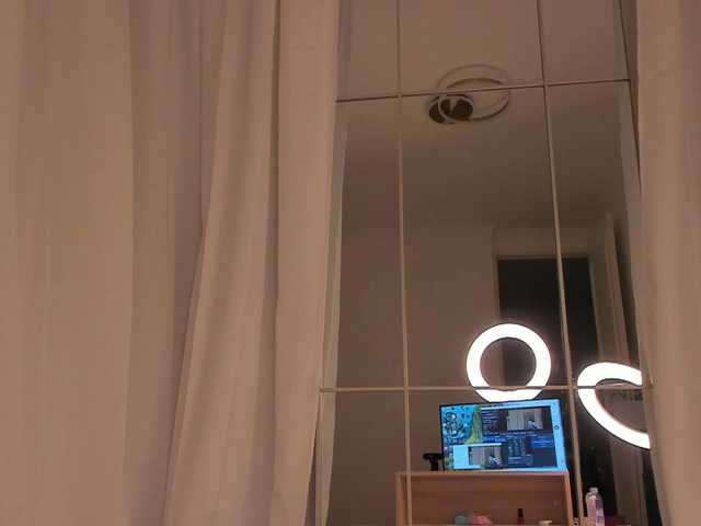 Foxe-Sailey's BongaCams show and profile