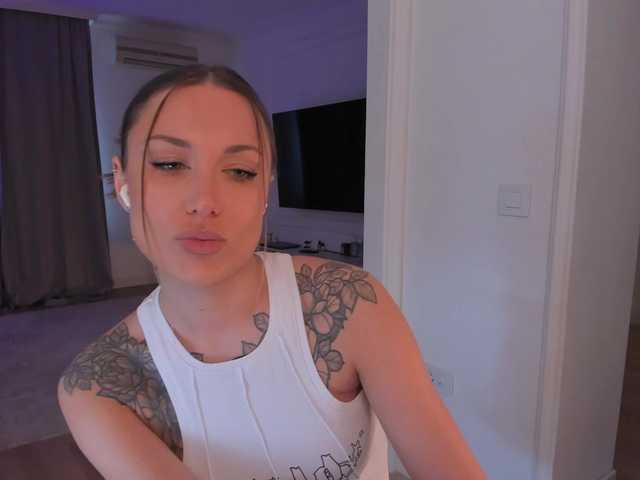 Foxe-Sailey's BongaCams show and profile