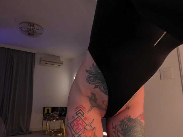 Foxe-Sailey's BongaCams show and profile