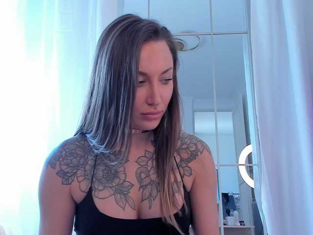 Foxe-Sailey's BongaCams show and profile