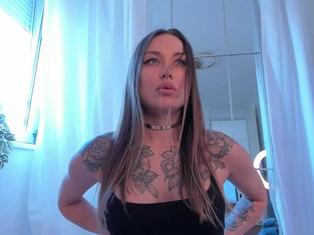 Foxe-Sailey's BongaCams show and profile