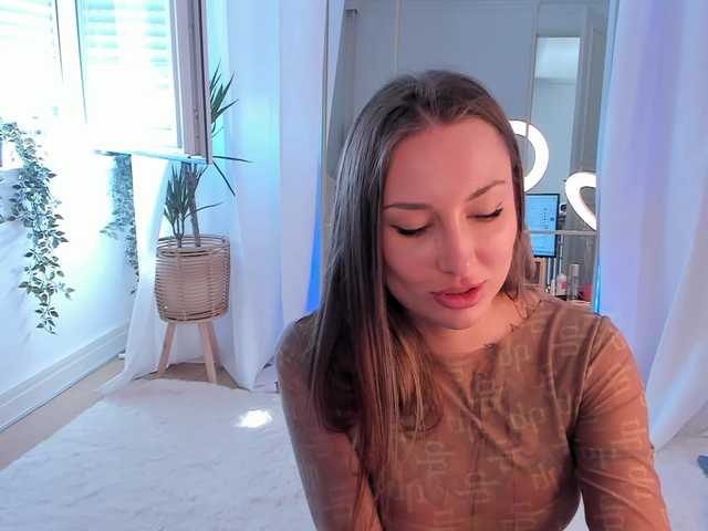 Foxe-Sailey's BongaCams show and profile