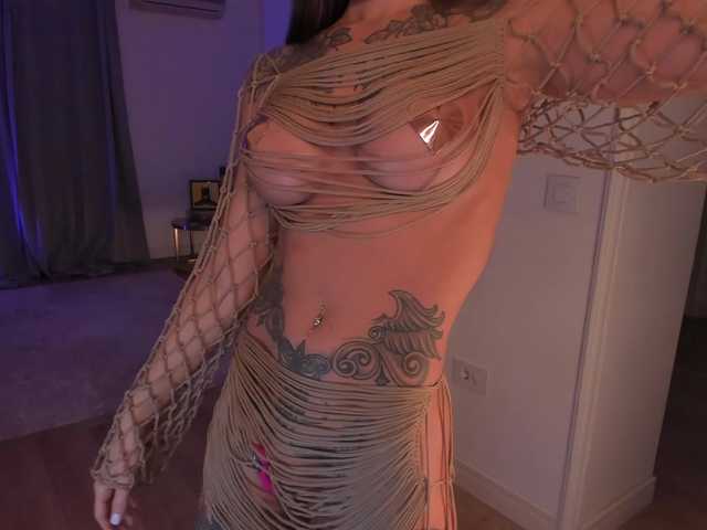 Foxe-Sailey's BongaCams show and profile